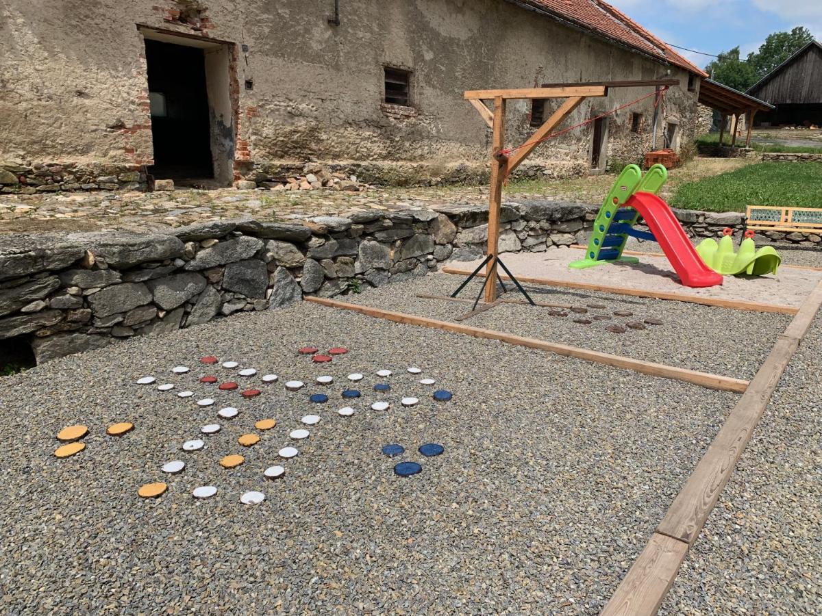 Zamek Mokrosuky Bagian luar foto