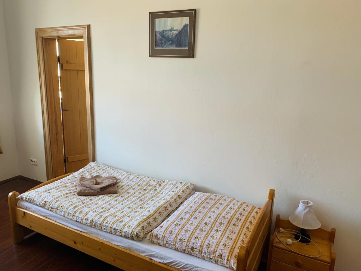 Zamek Mokrosuky Bagian luar foto